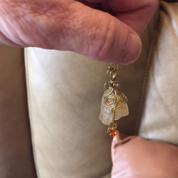 🇨🇦Quartz crystal pendant - Picture 2 of 3